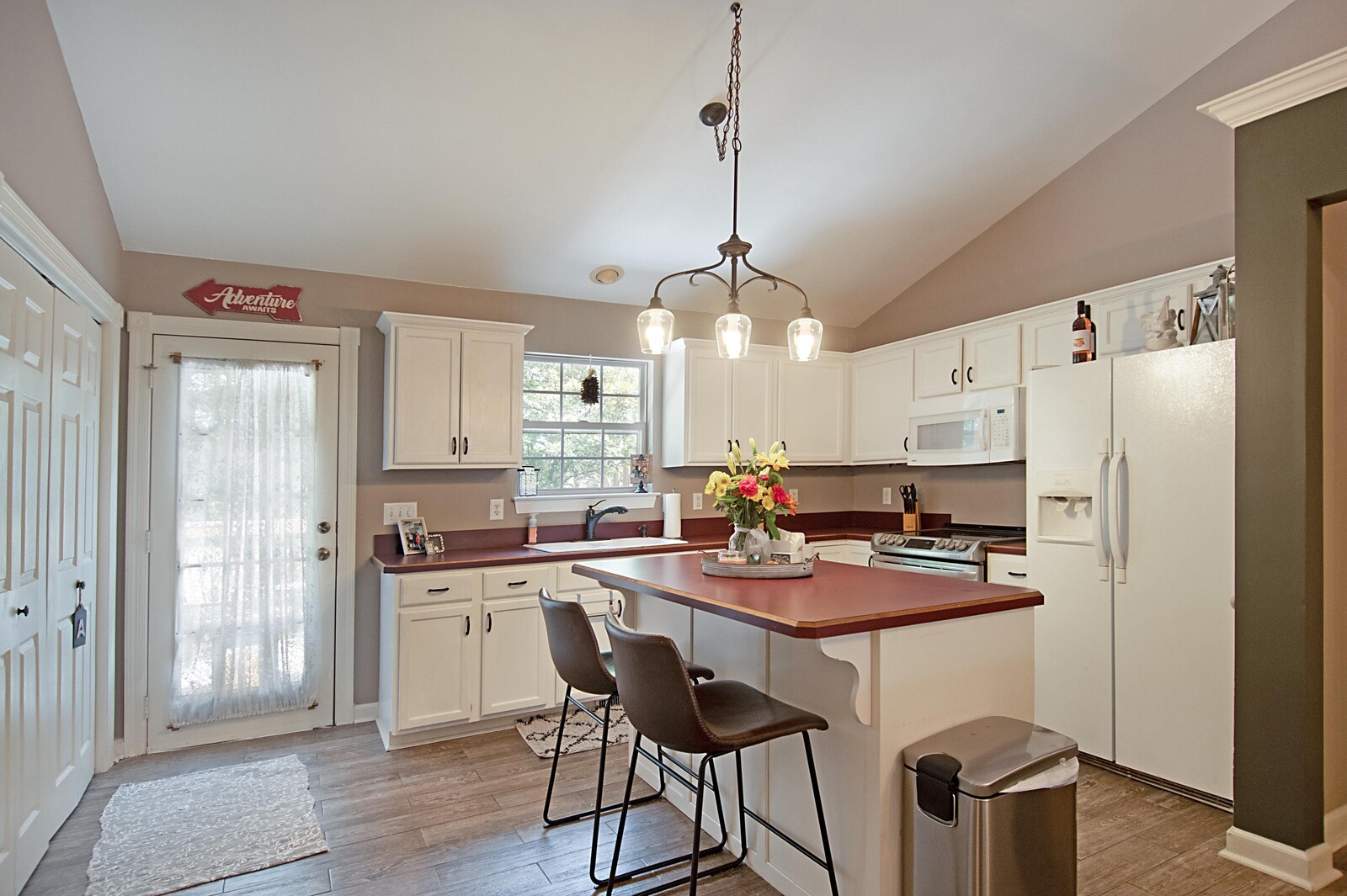 110 Riverstone Dr