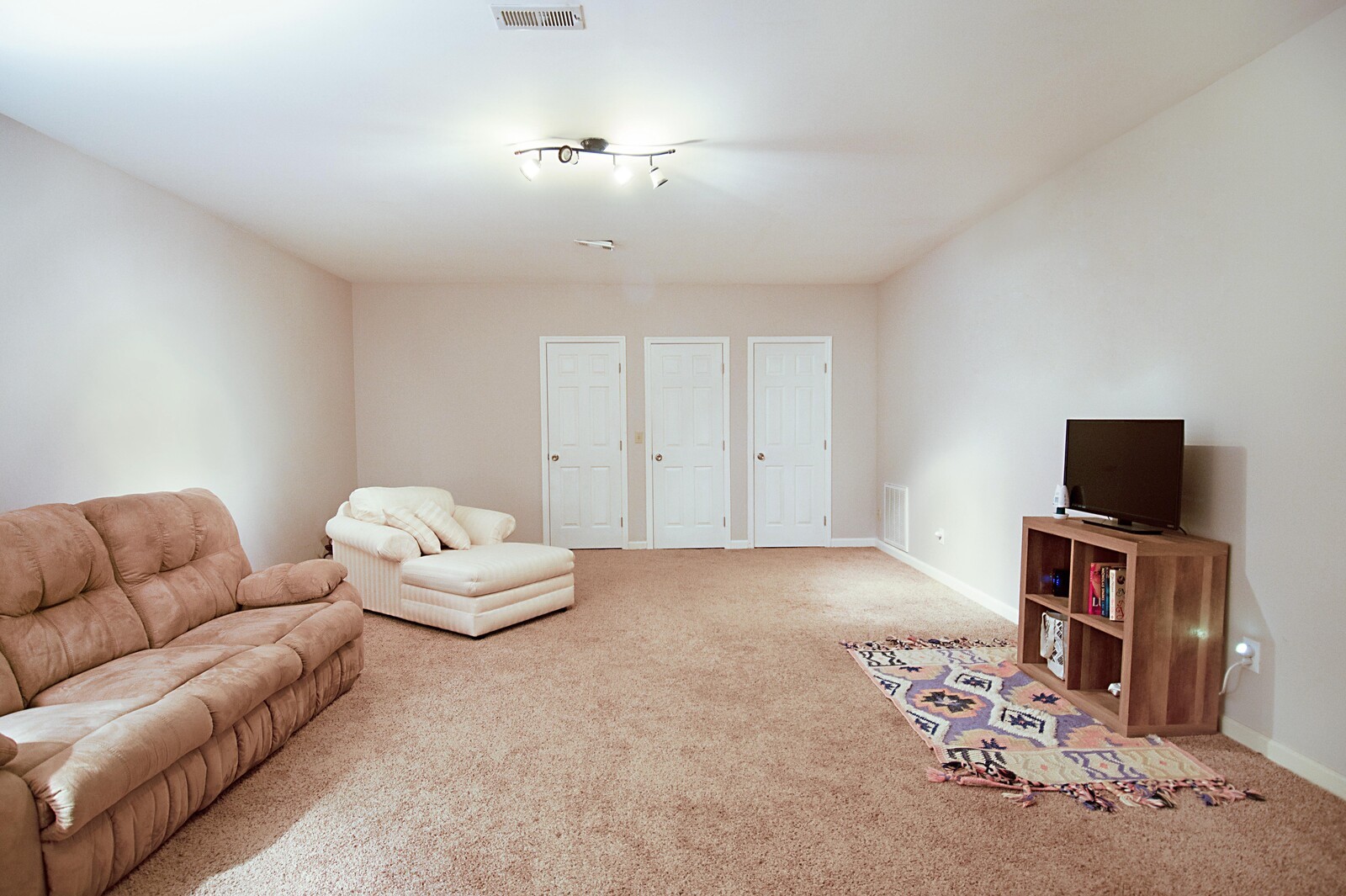 110 Riverstone Dr