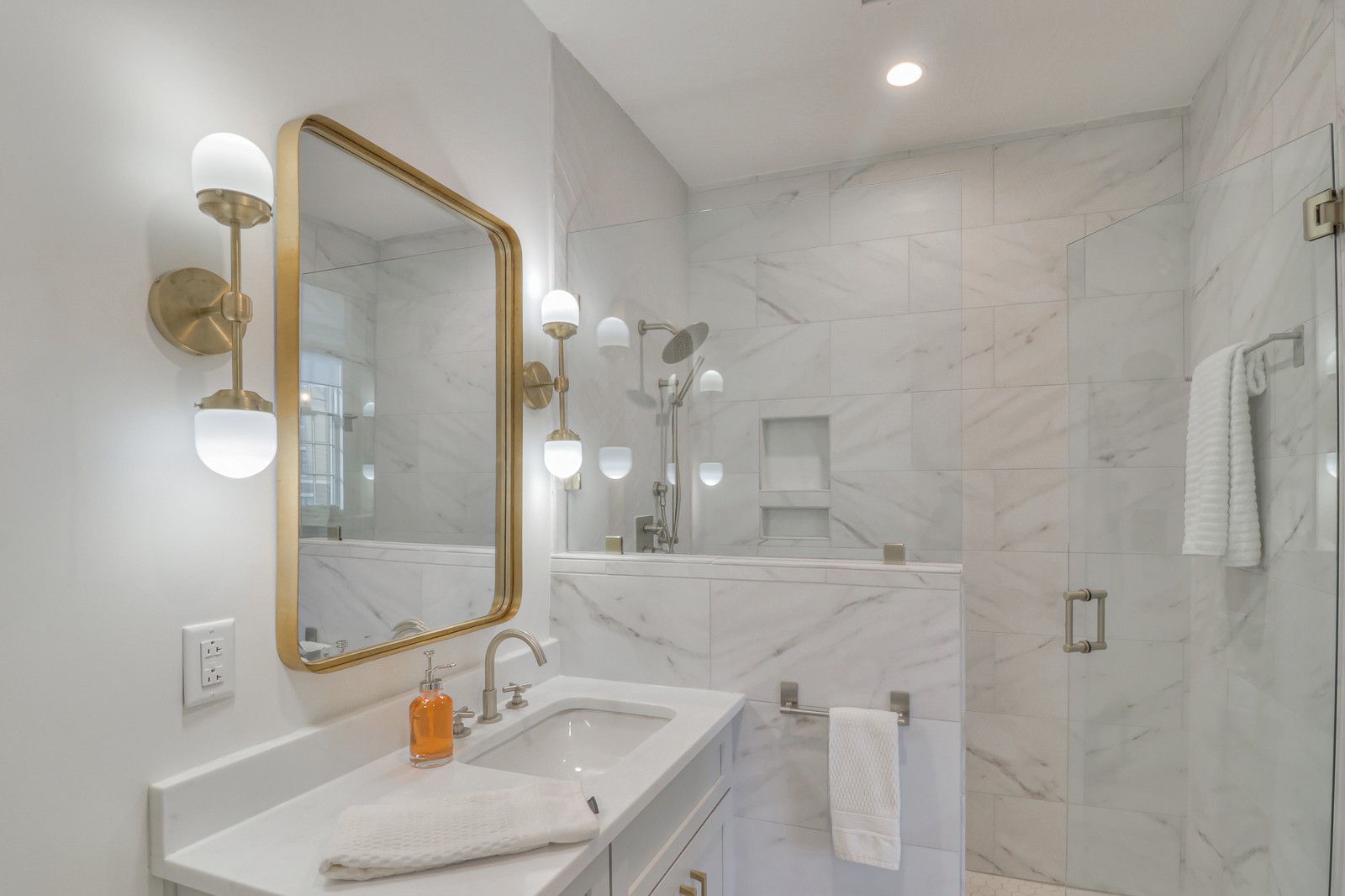601 Madison St Unit: 202