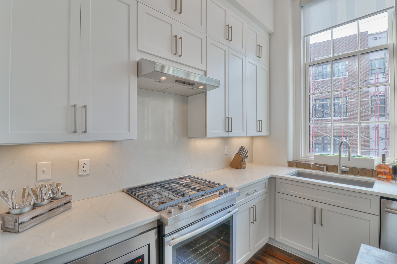 601 Madison St Unit: 202