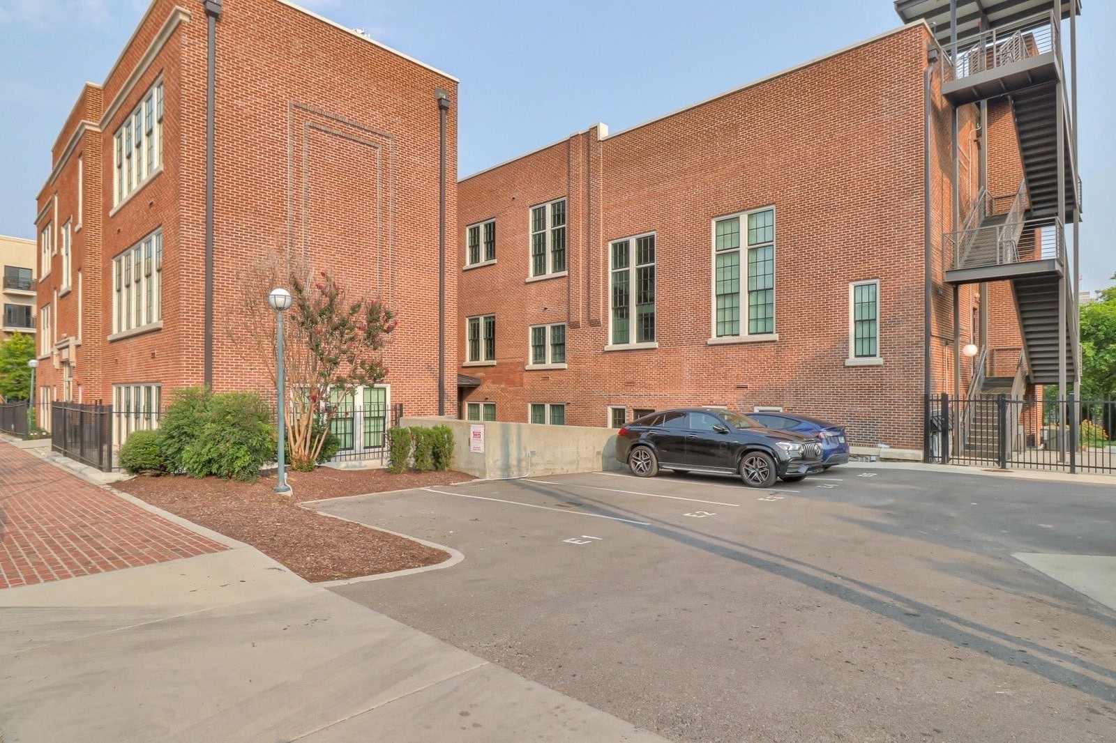 601 Madison St Unit: 202