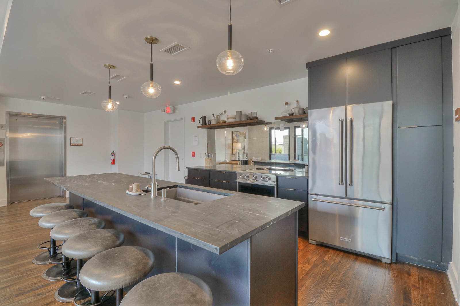 601 Madison St Unit: 202