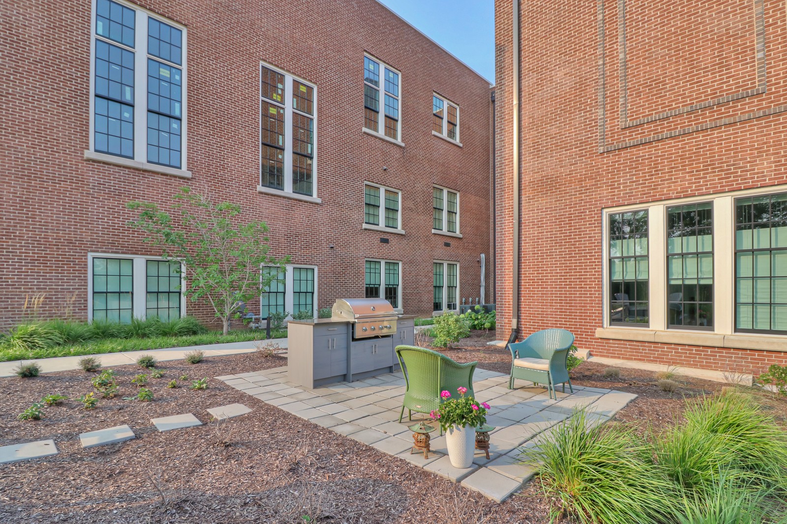 601 Madison St Unit: 202
