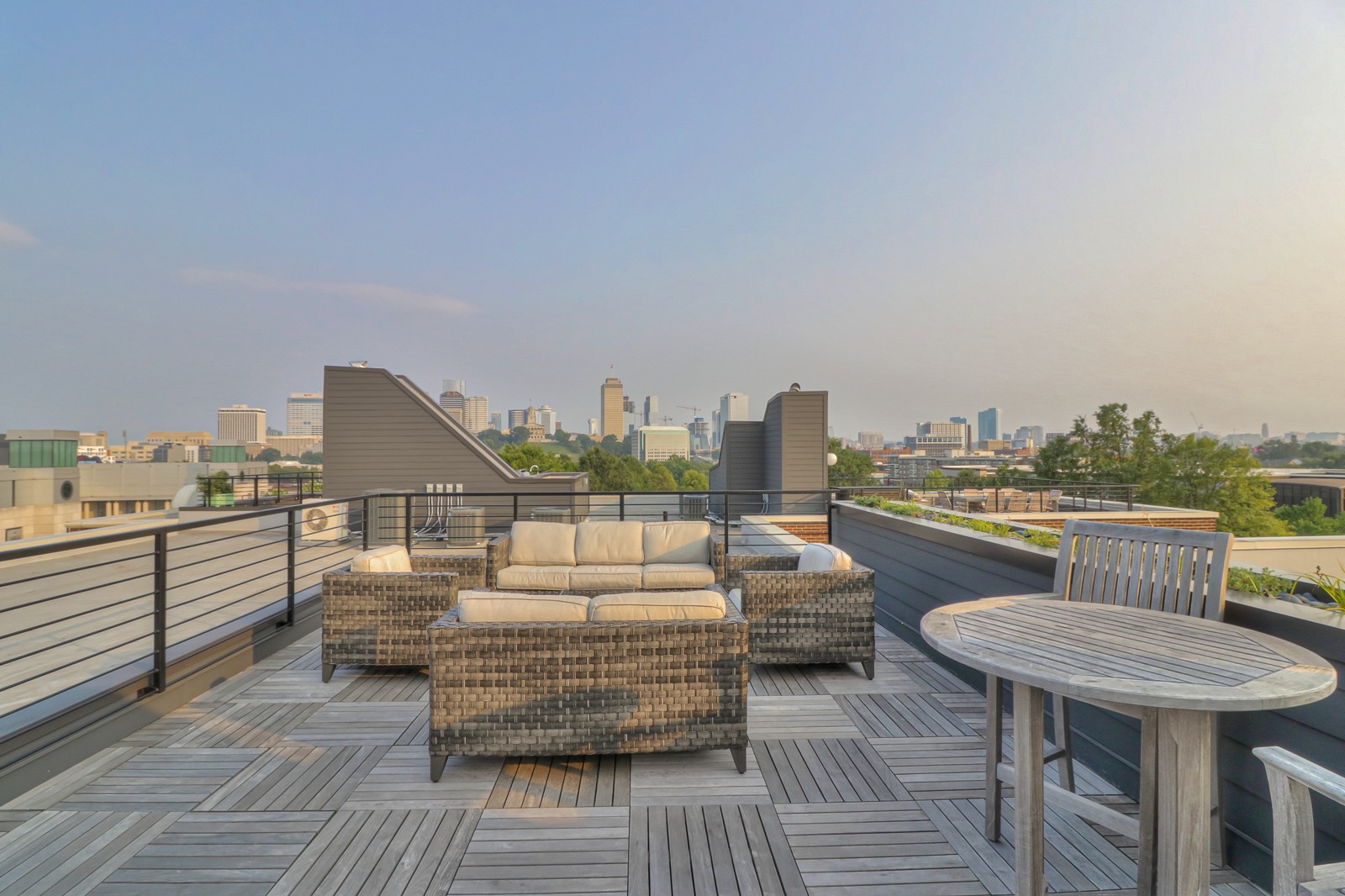 601 Madison St Unit: 202
