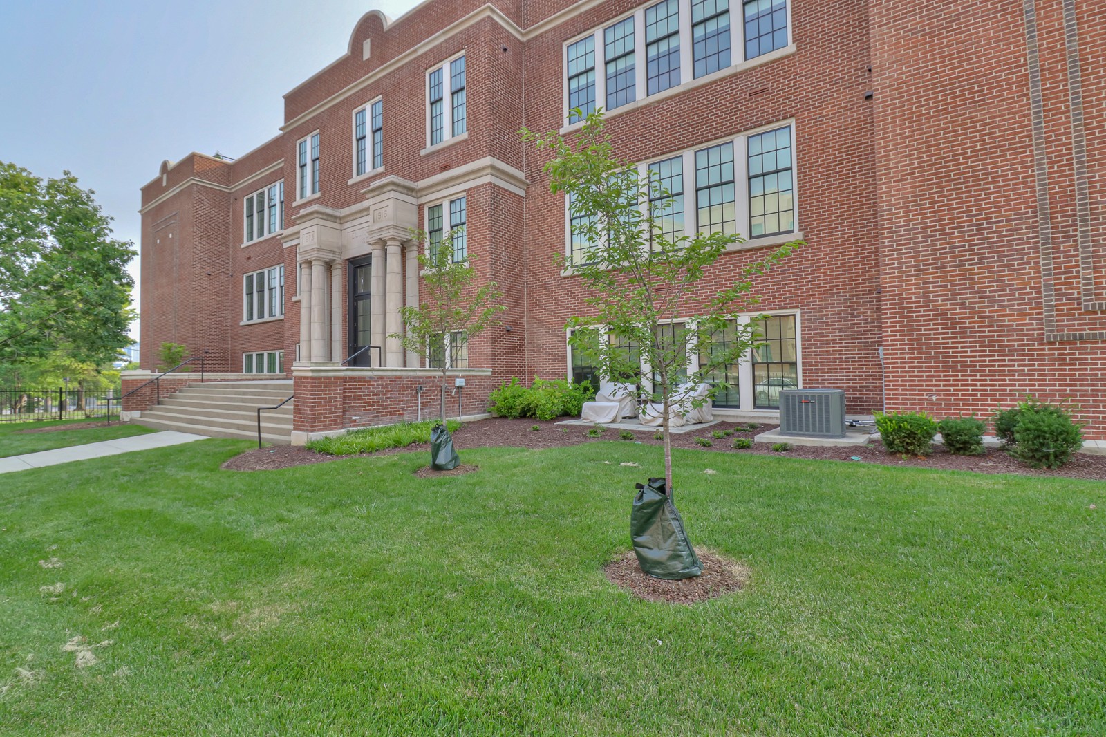 601 Madison St Unit: 202