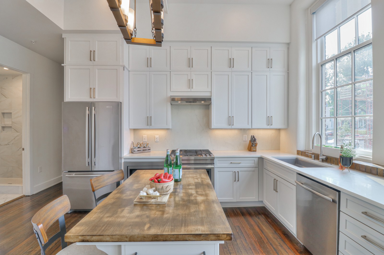 601 Madison St Unit: 202
