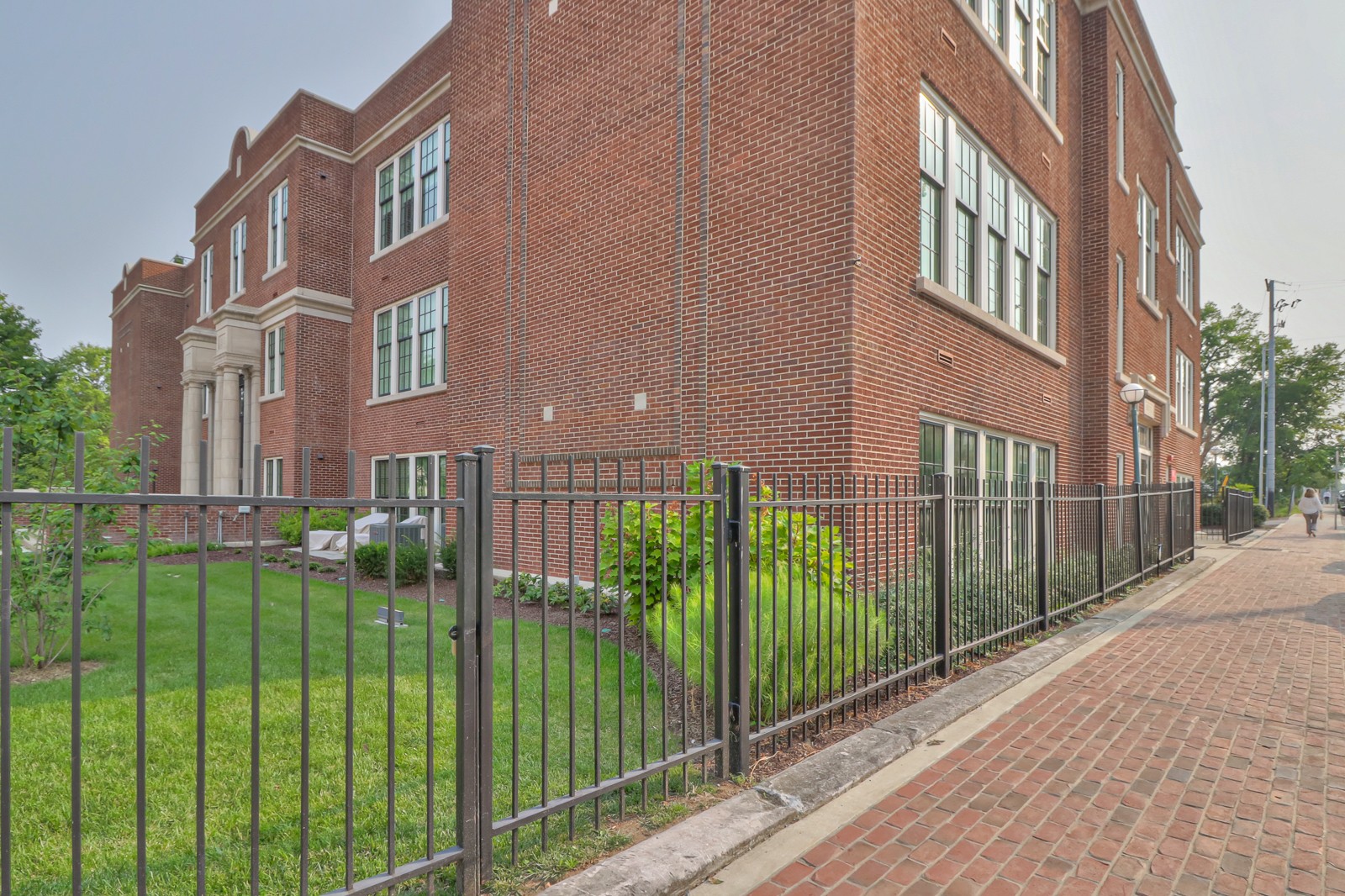 601 Madison St Unit: 202