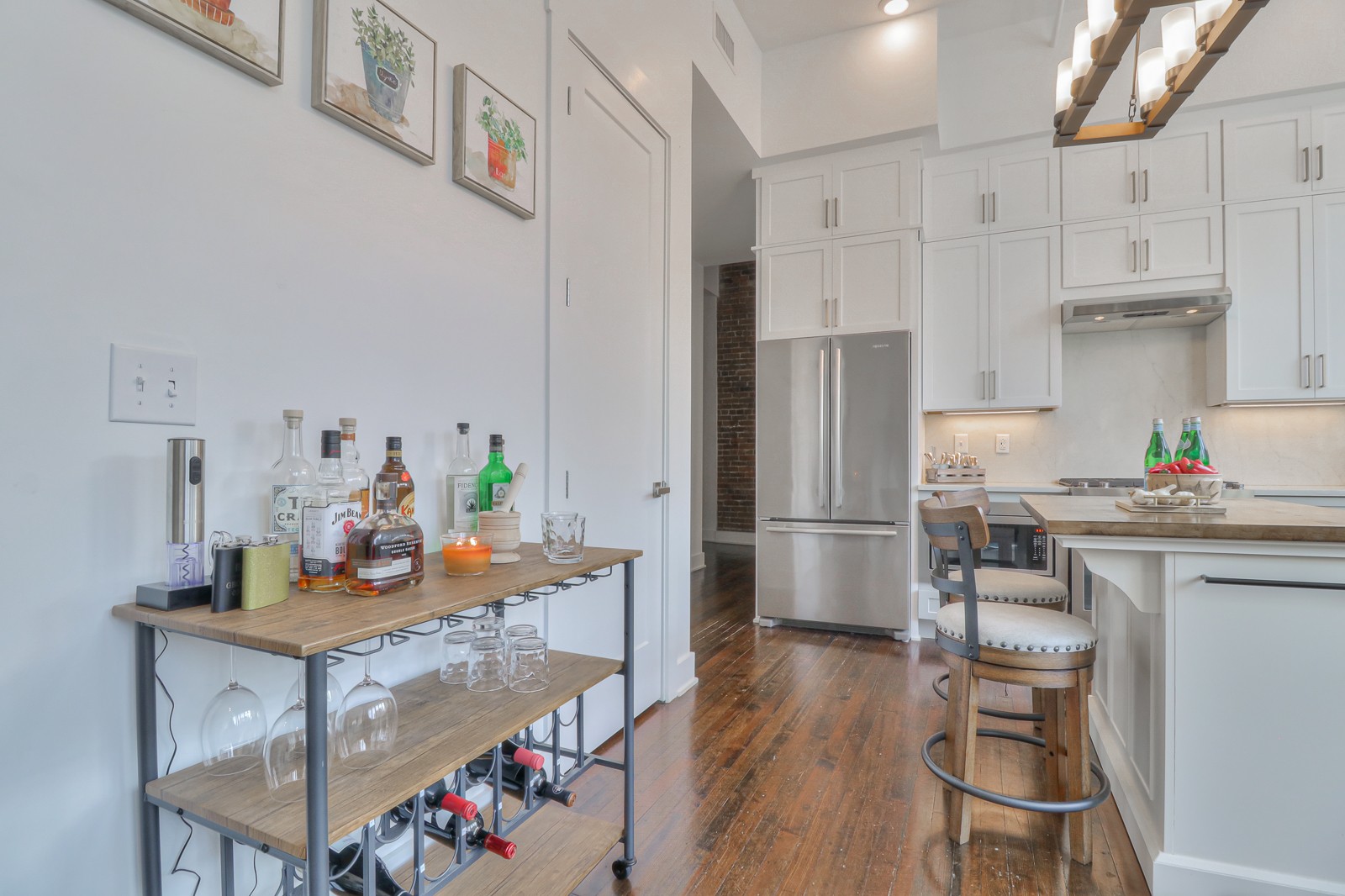 601 Madison St Unit: 202