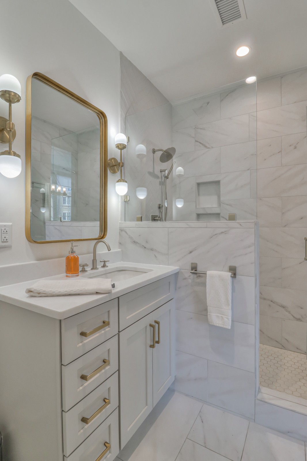 601 Madison St Unit: 202