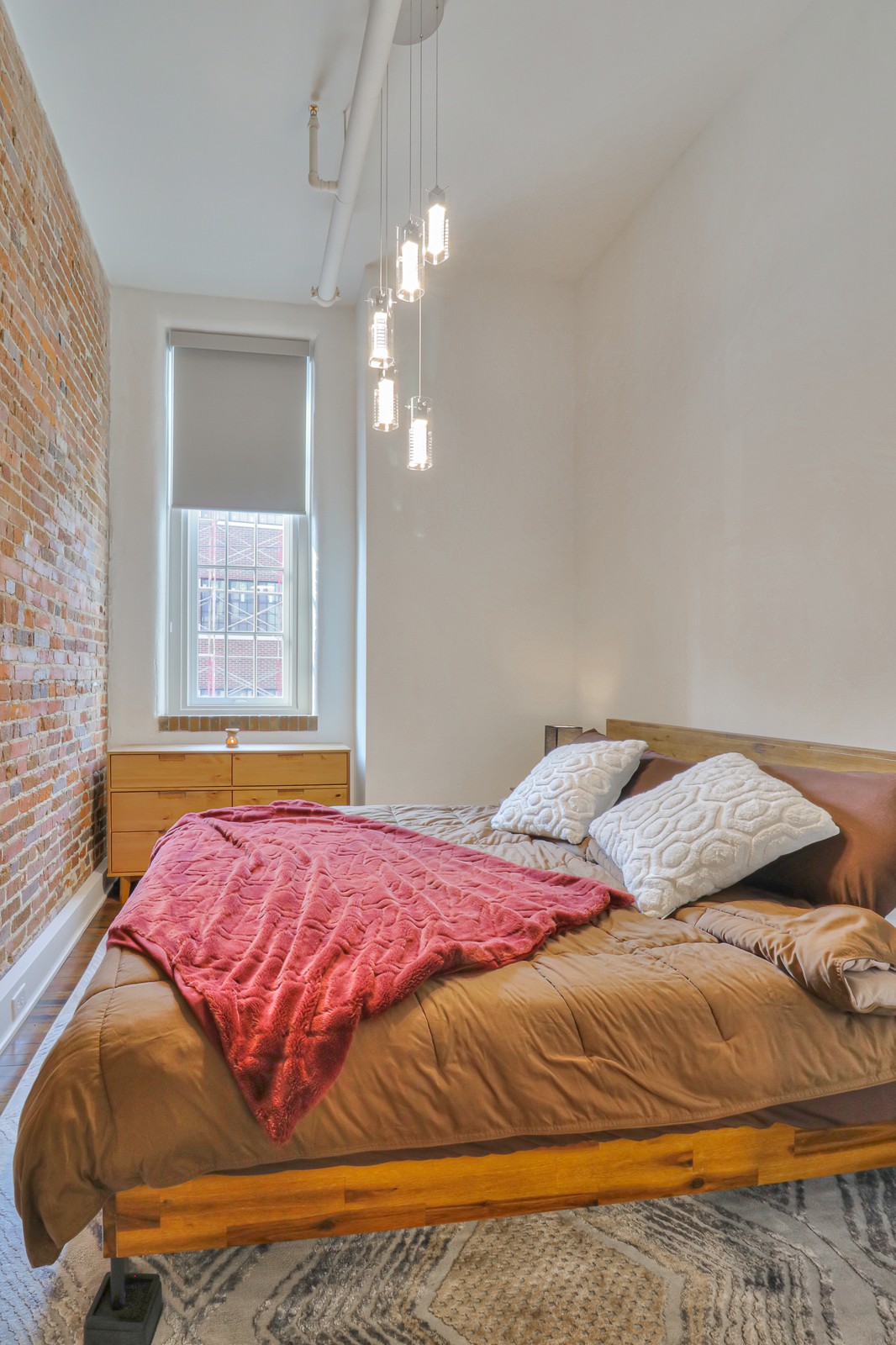 601 Madison St Unit: 202