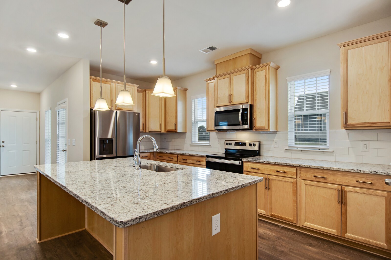 8121 Warbler Way