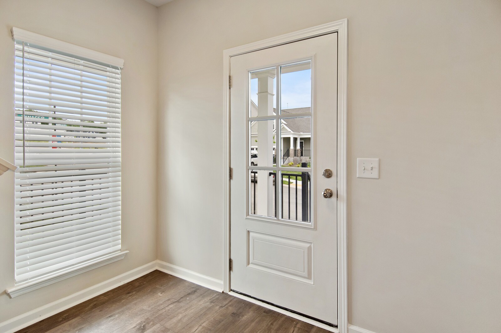 8121 Warbler Way