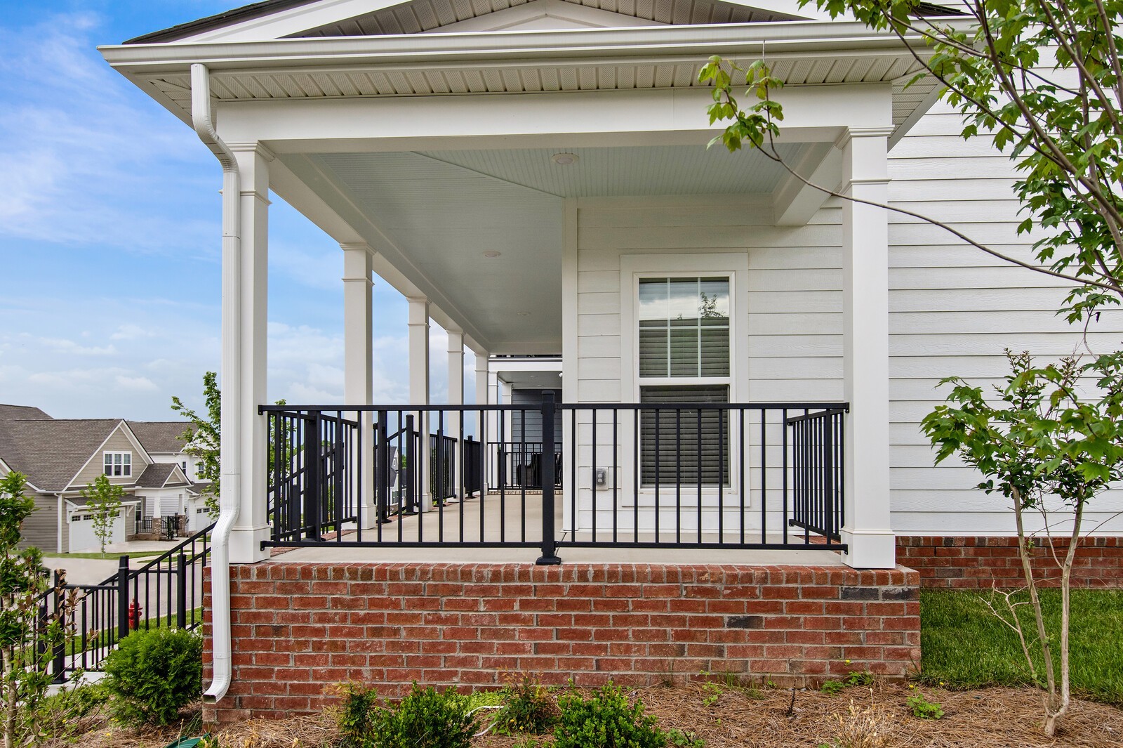 8121 Warbler Way