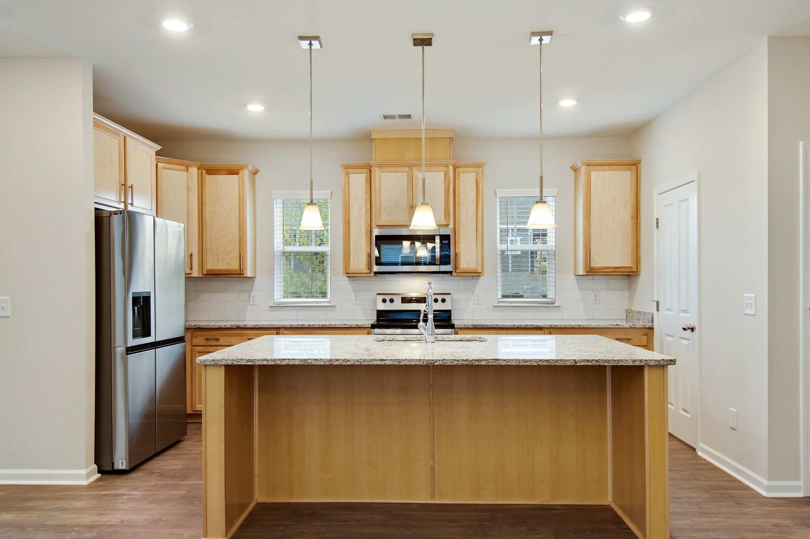8121 Warbler Way