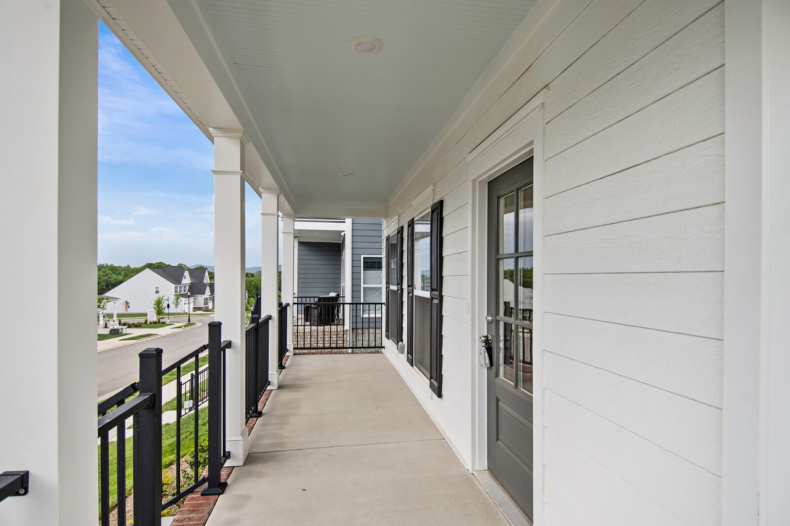 8121 Warbler Way