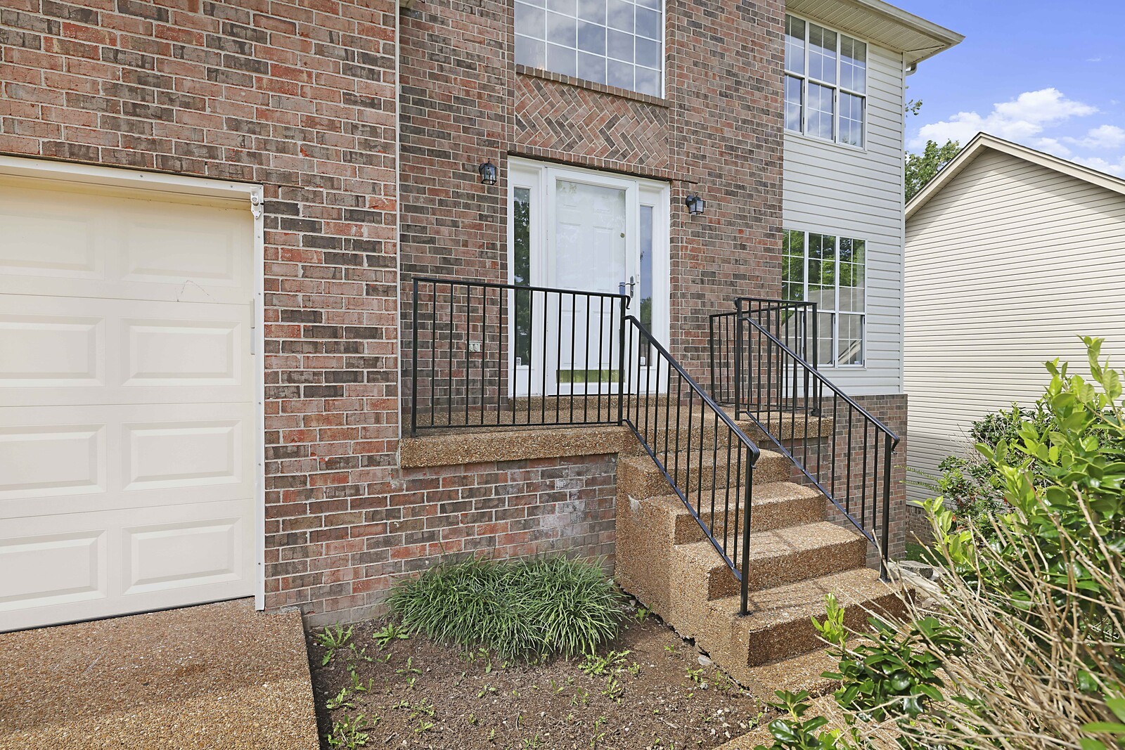 1112 Holt Hills Pl