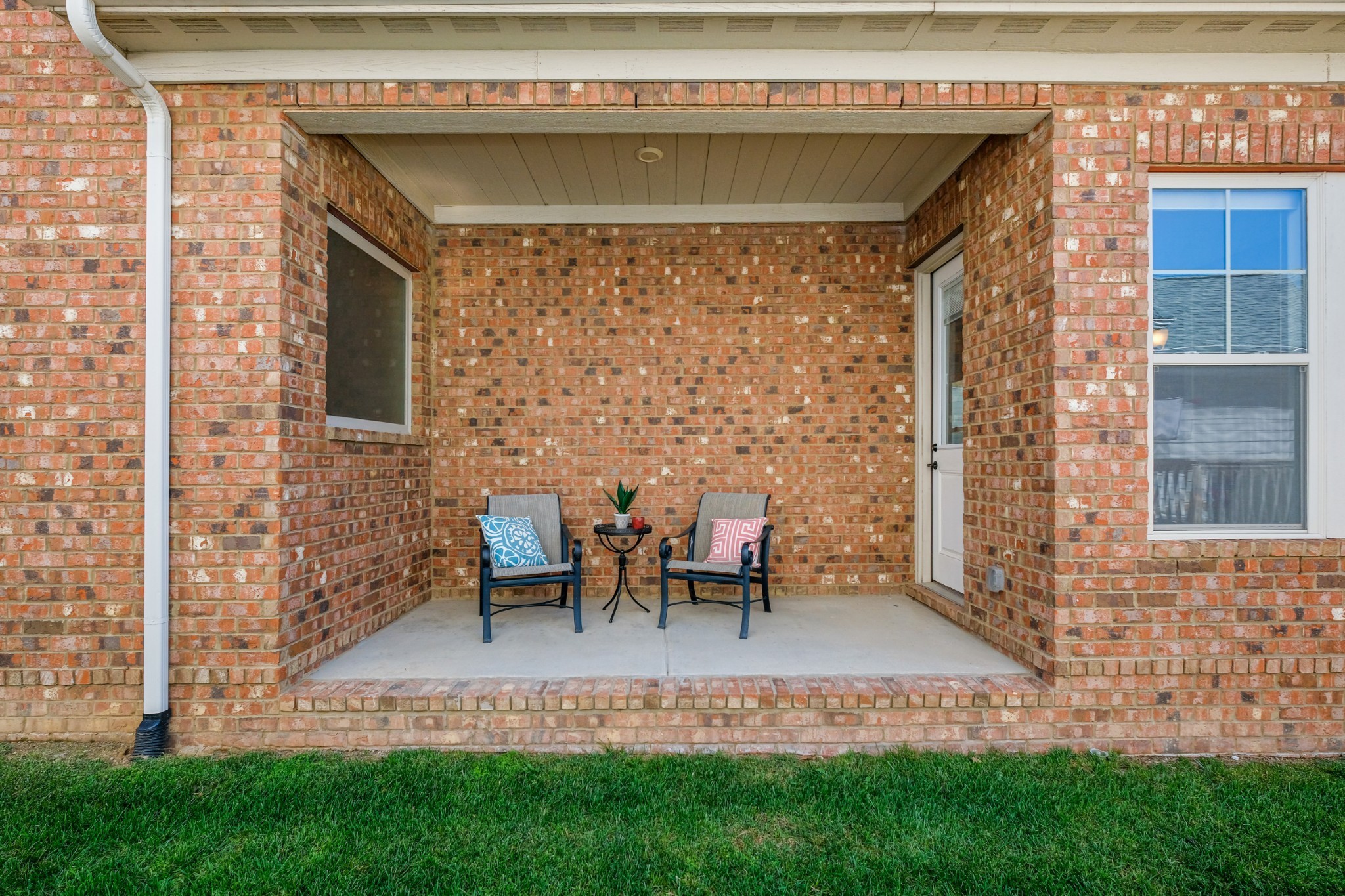 2844 Americus Dr