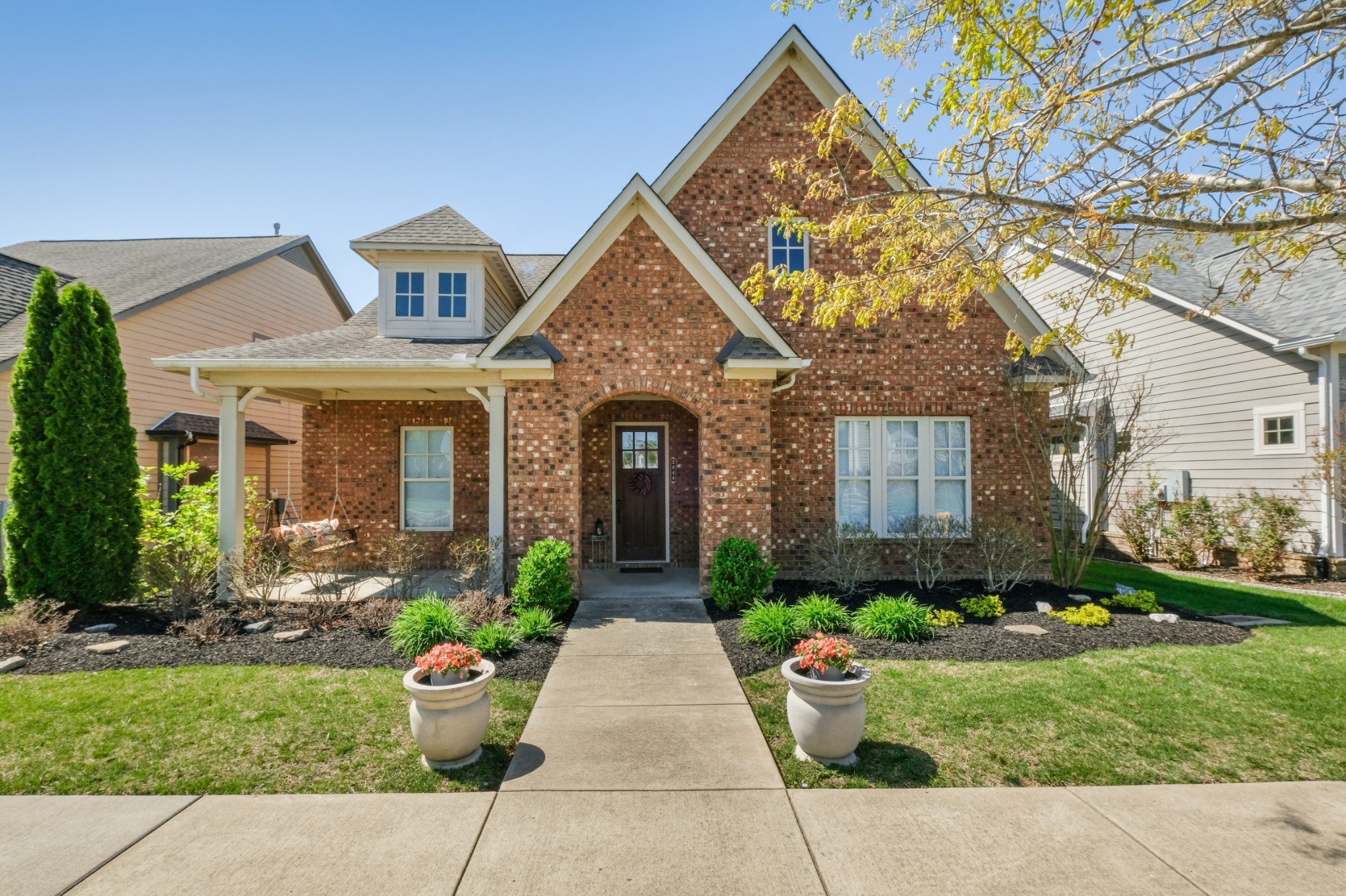 2844 Americus Dr