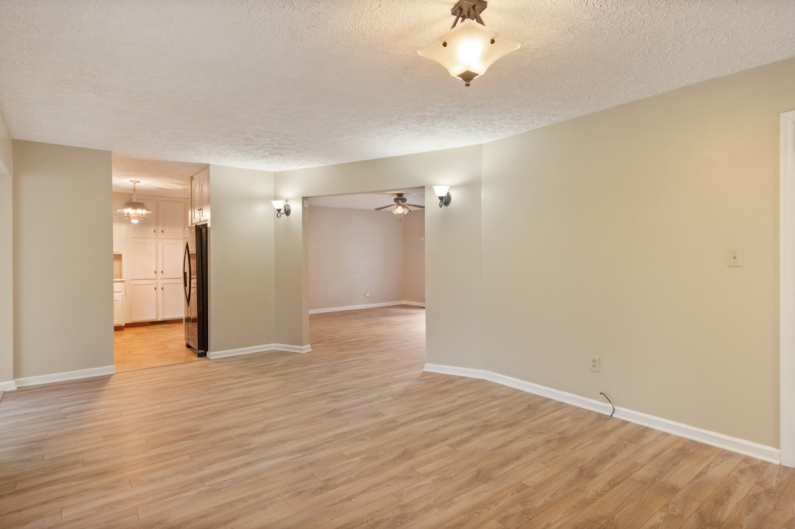 1990 Old Clarksville Pike