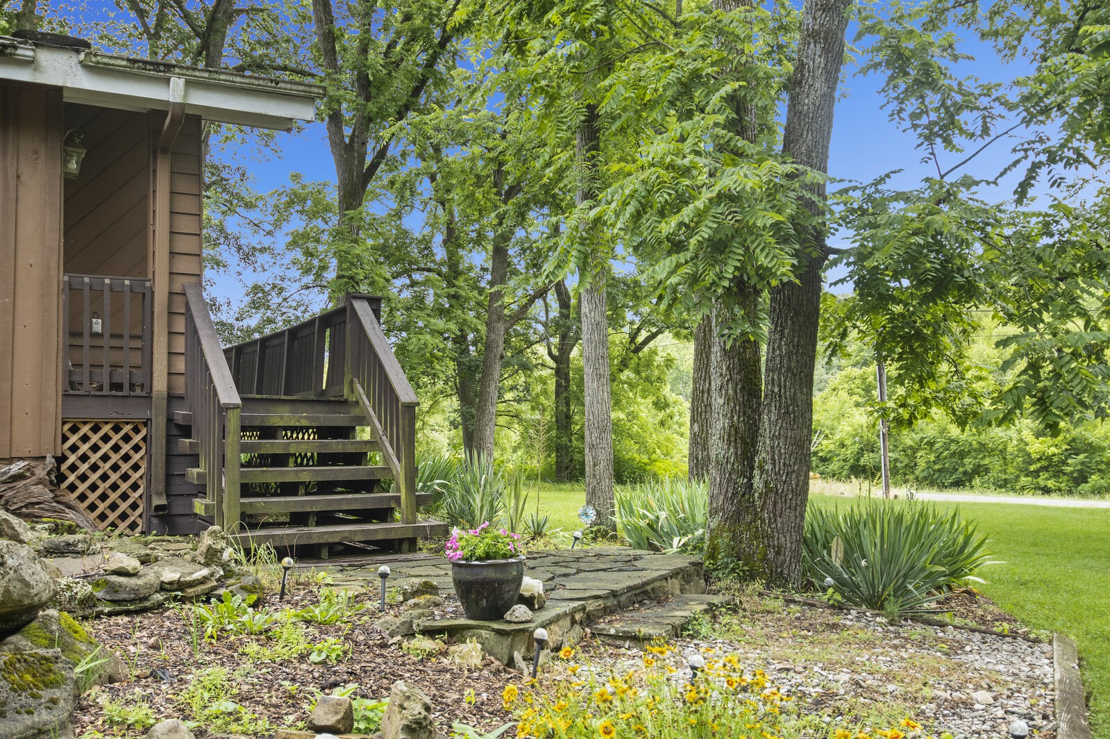 1990 Old Clarksville Pike