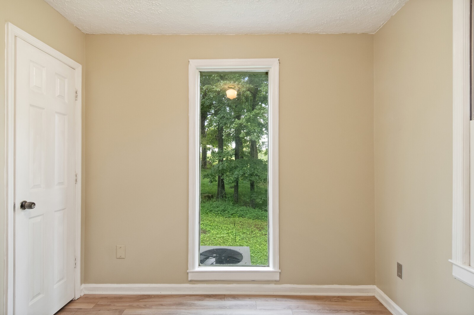 1990 Old Clarksville Pike