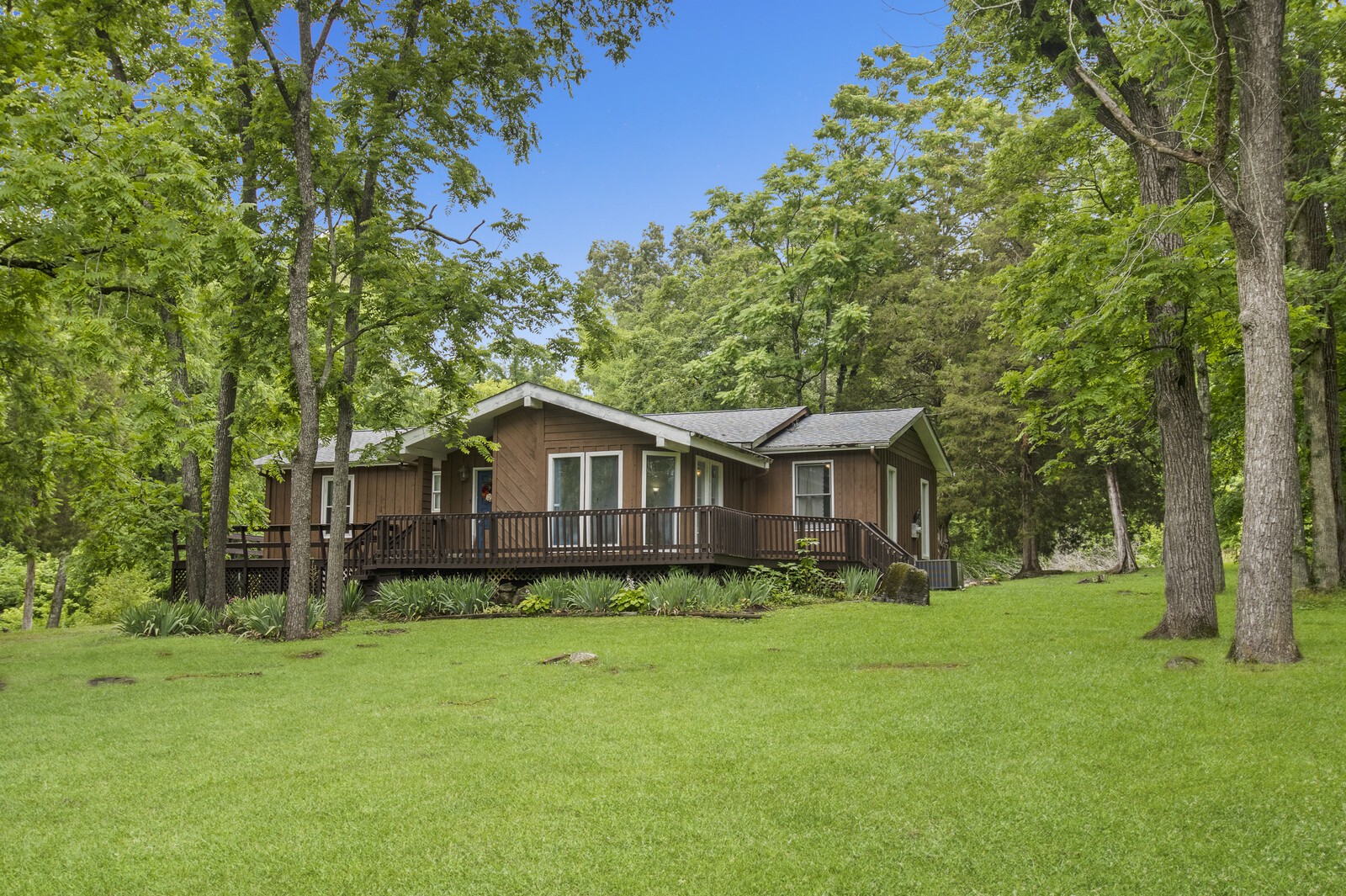 1990 Old Clarksville Pike