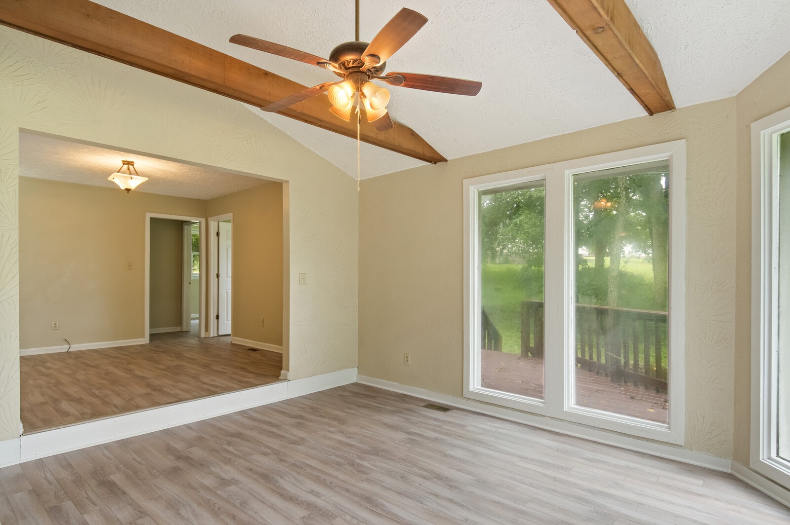 1990 Old Clarksville Pike