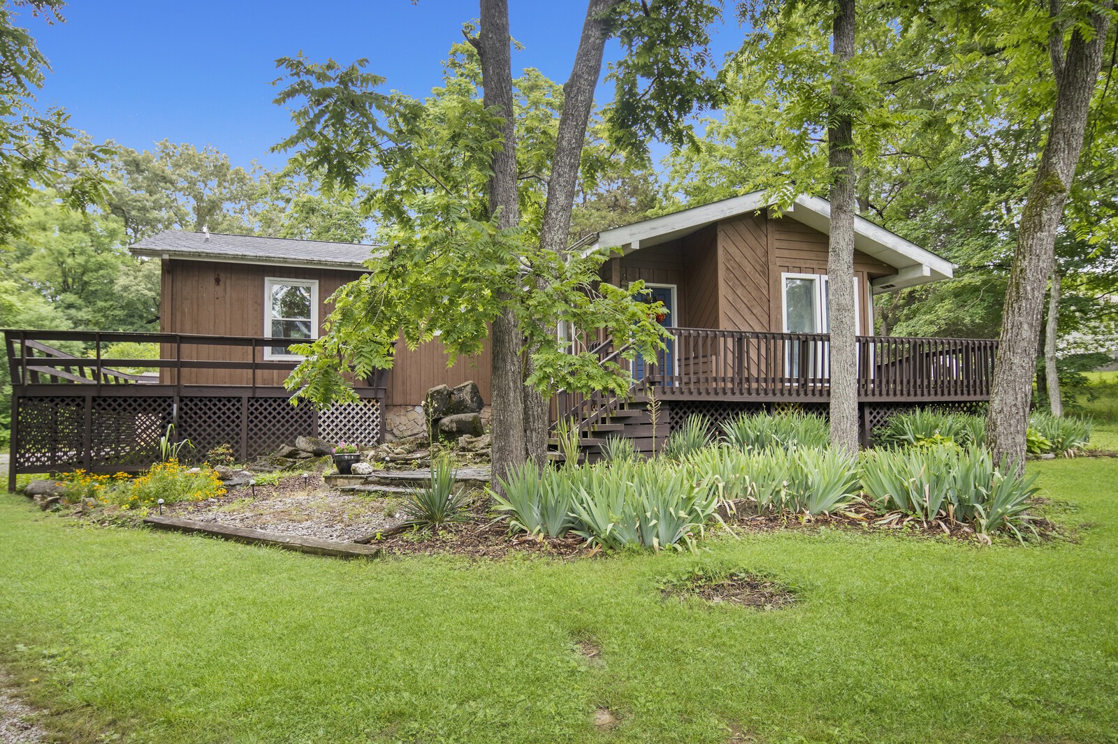 1990 Old Clarksville Pike