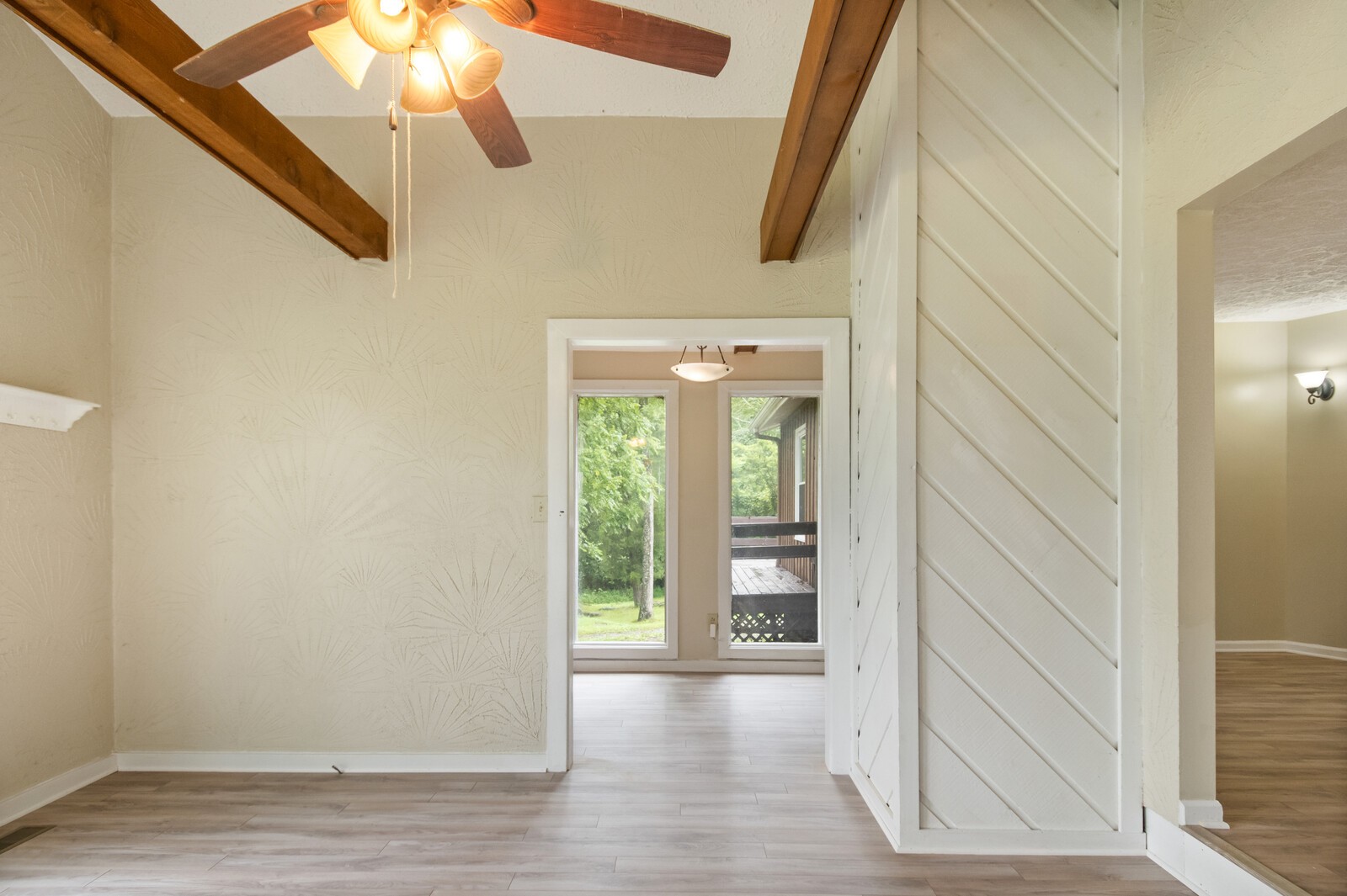 1990 Old Clarksville Pike