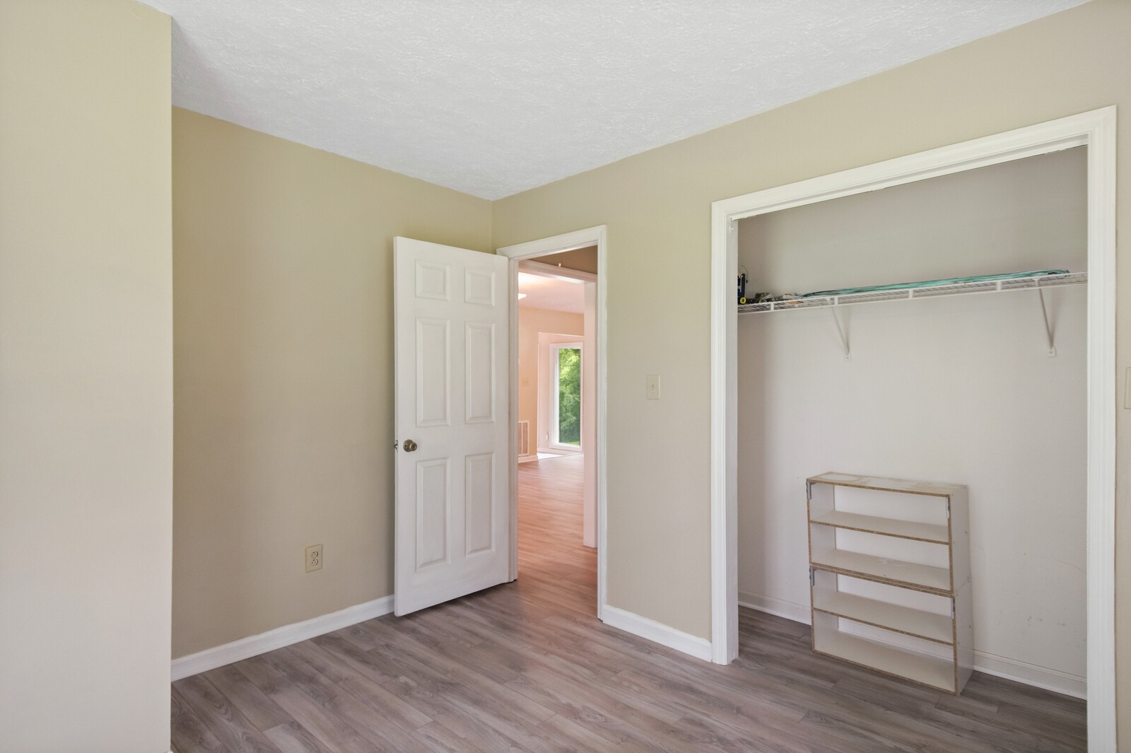 1990 Old Clarksville Pike