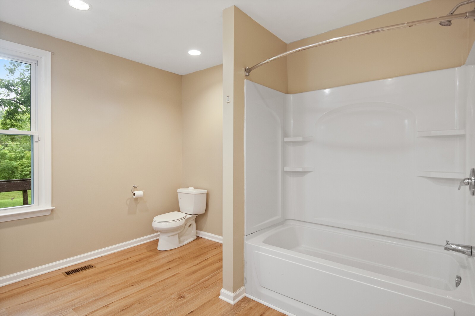 1990 Old Clarksville Pike