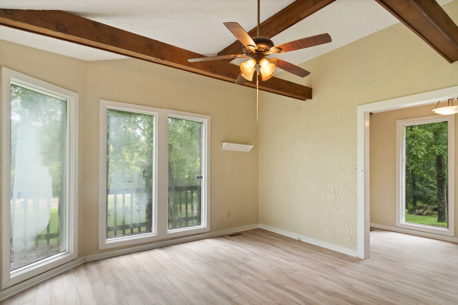 1990 Old Clarksville Pike