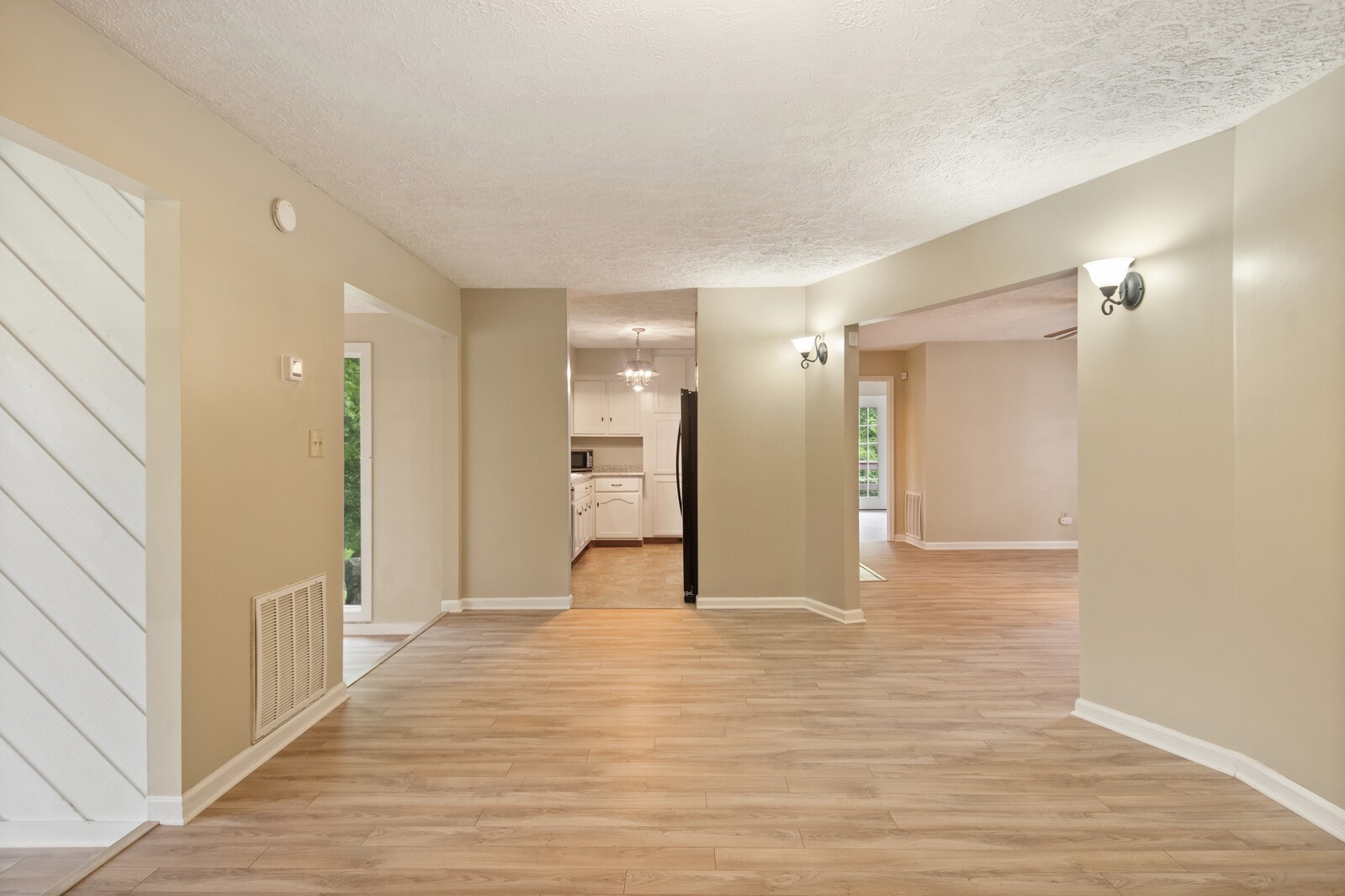 1990 Old Clarksville Pike