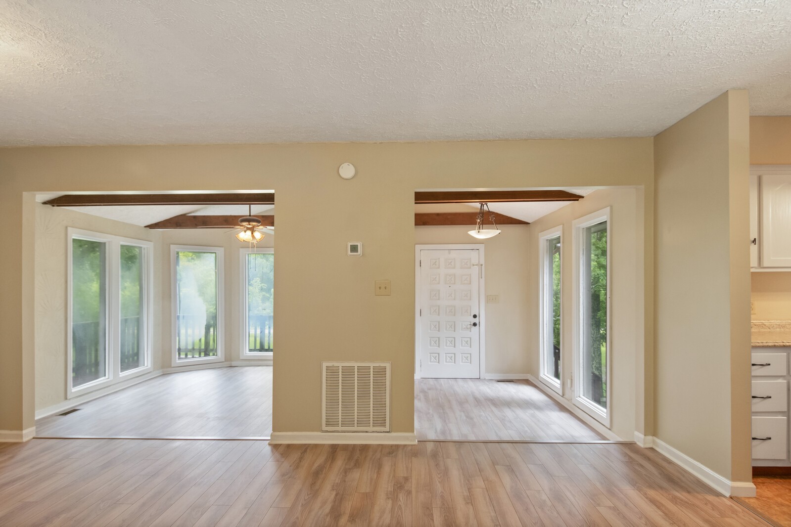 1990 Old Clarksville Pike