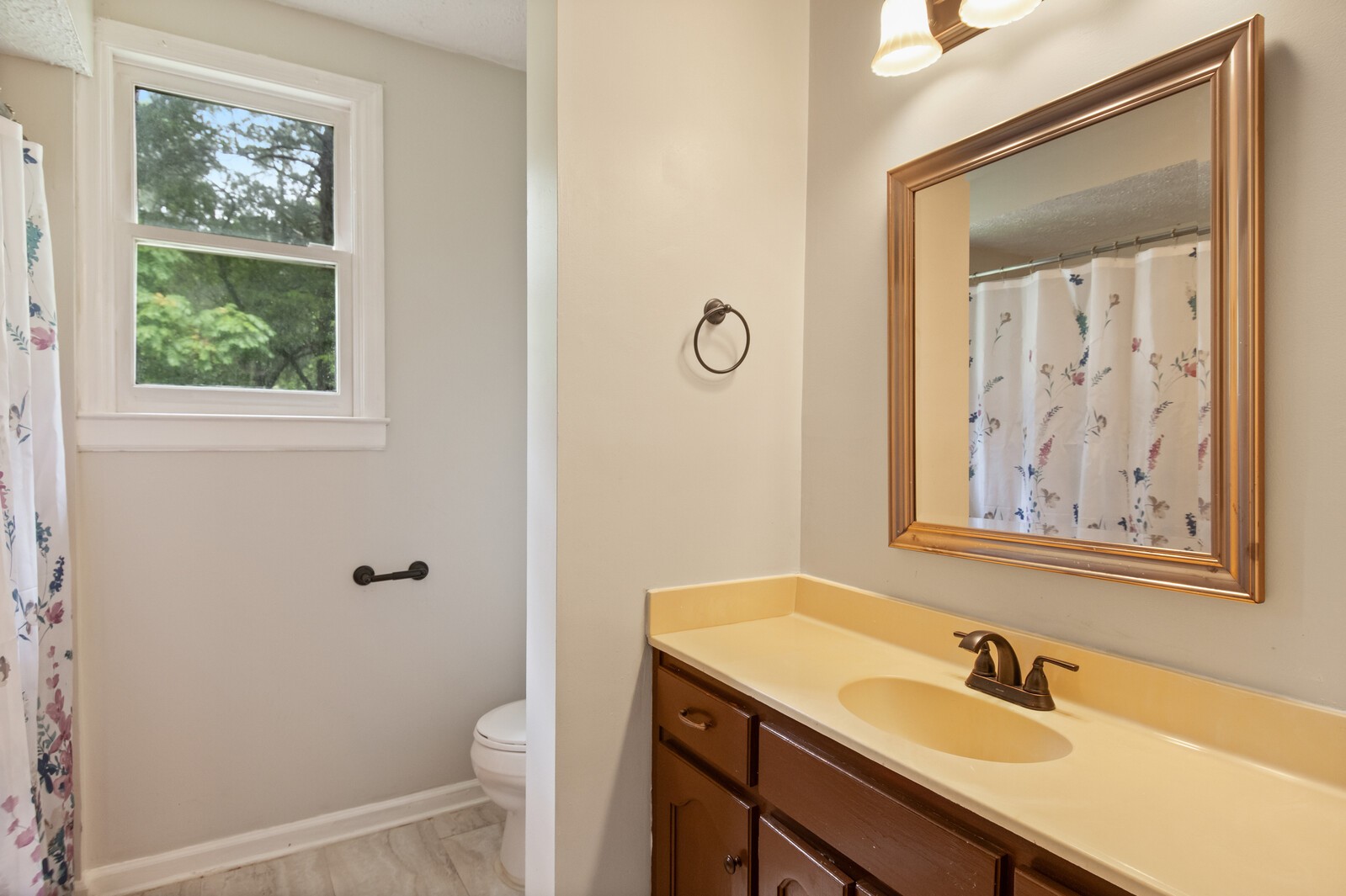 1990 Old Clarksville Pike