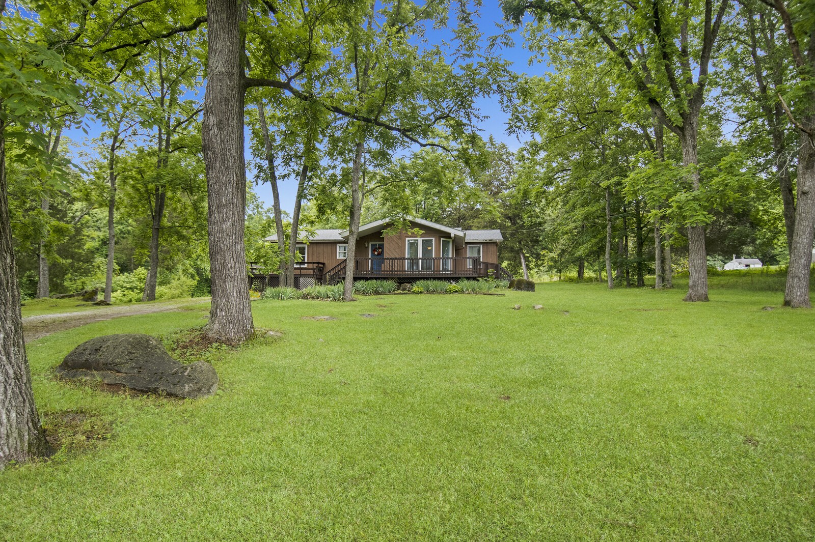 1990 Old Clarksville Pike