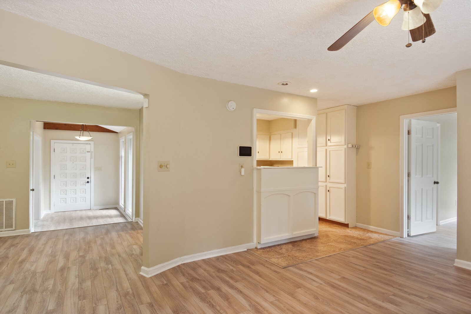 1990 Old Clarksville Pike