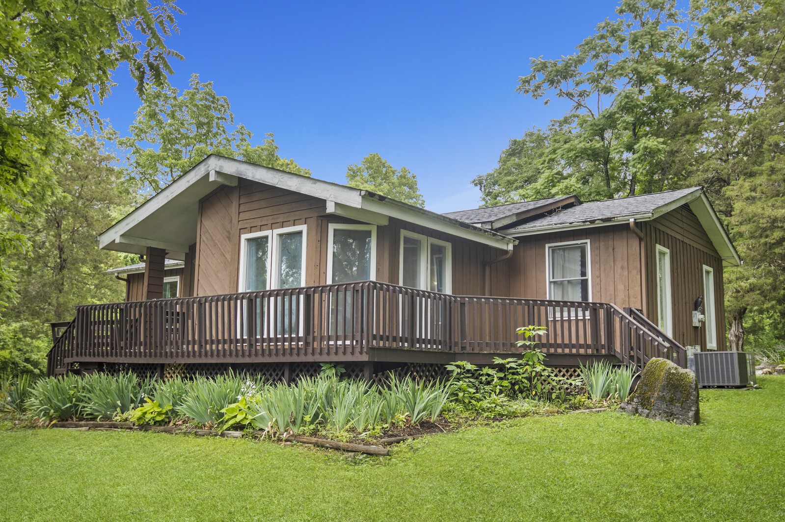 1990 Old Clarksville Pike