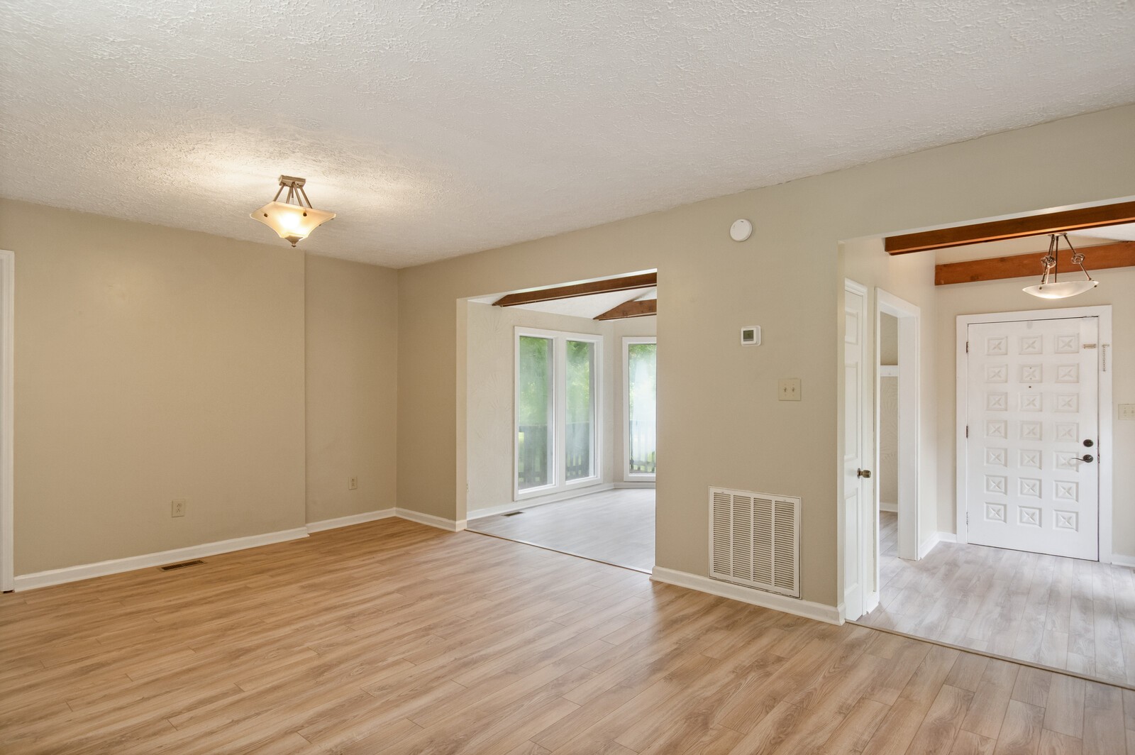 1990 Old Clarksville Pike