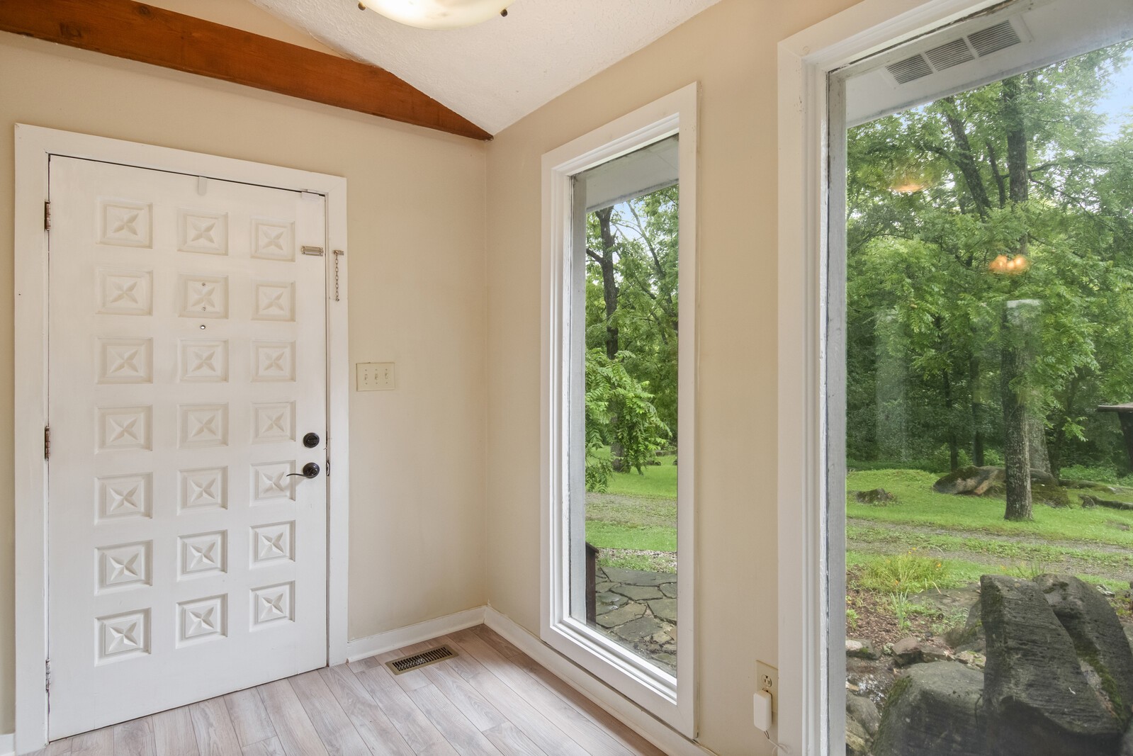 1990 Old Clarksville Pike