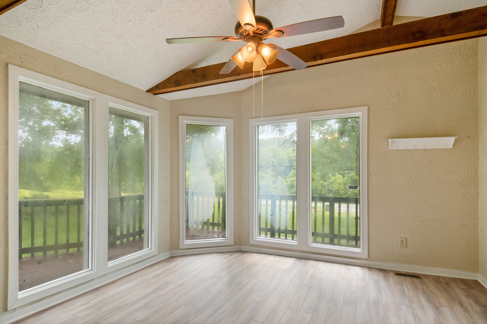 1990 Old Clarksville Pike