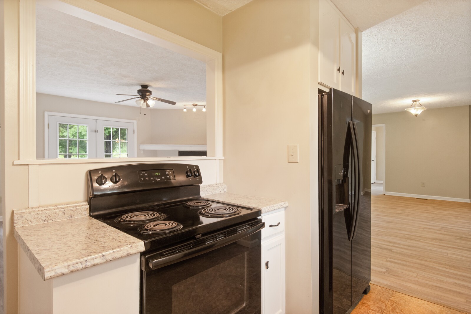 1990 Old Clarksville Pike