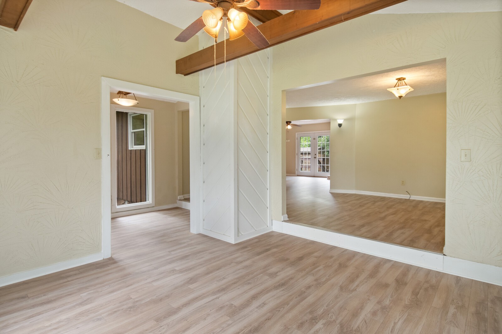 1990 Old Clarksville Pike