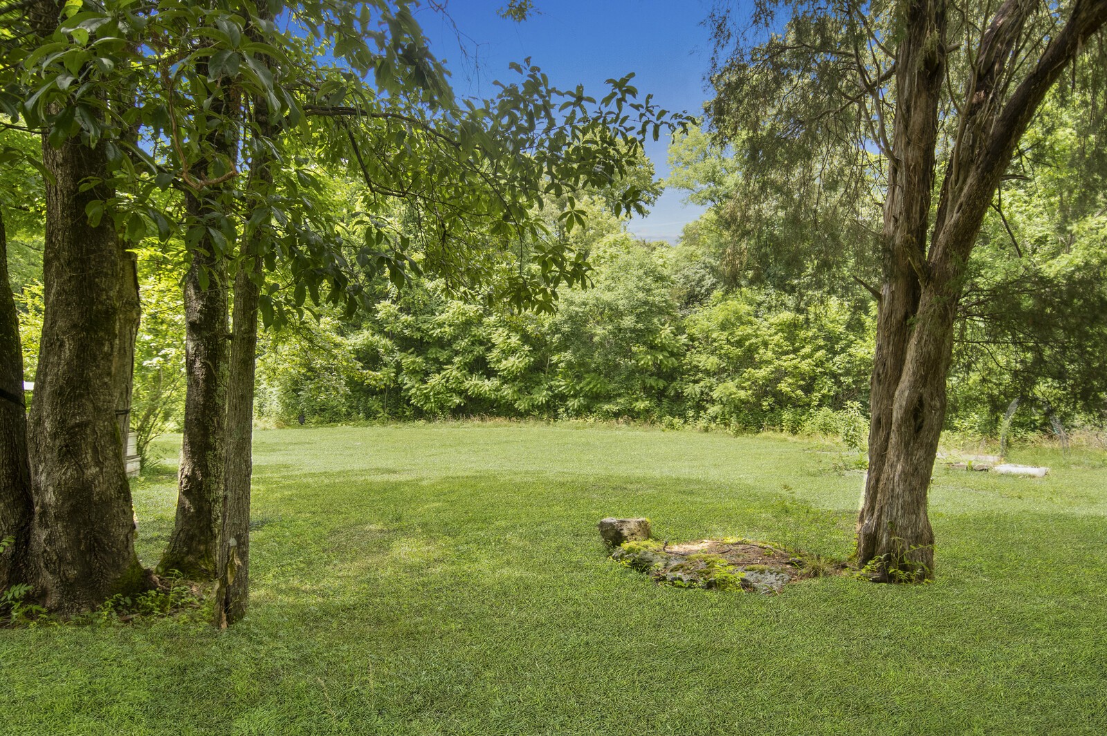 1990 Old Clarksville Pike