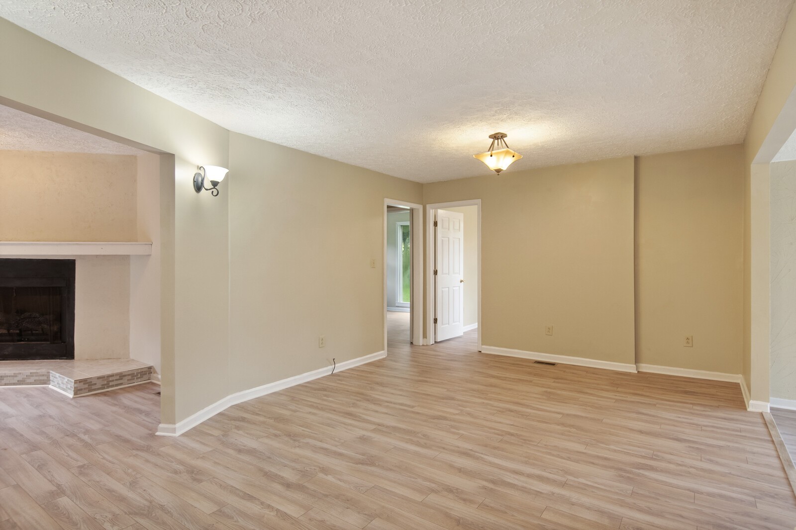 1990 Old Clarksville Pike