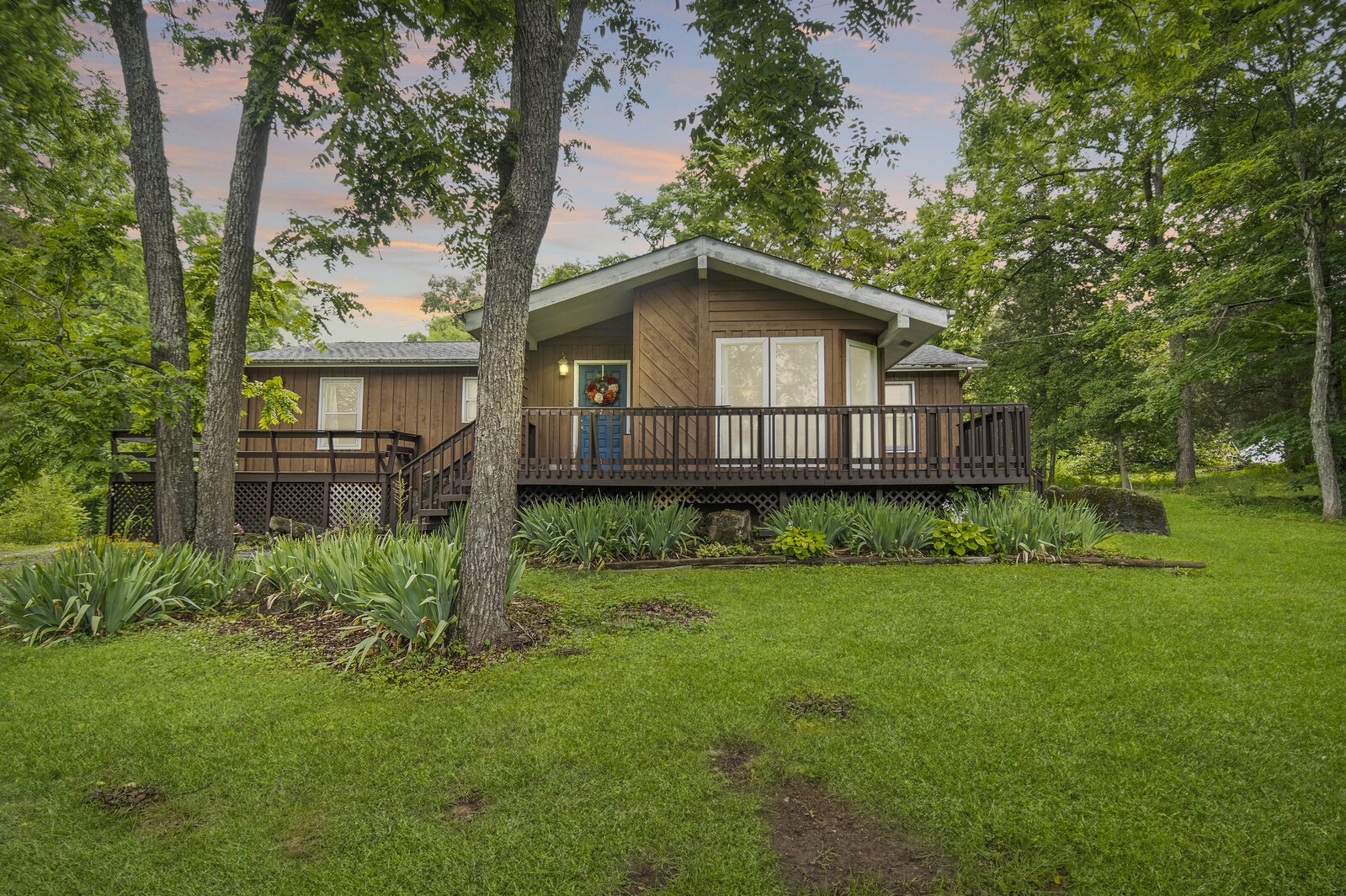 1990 Old Clarksville Pike