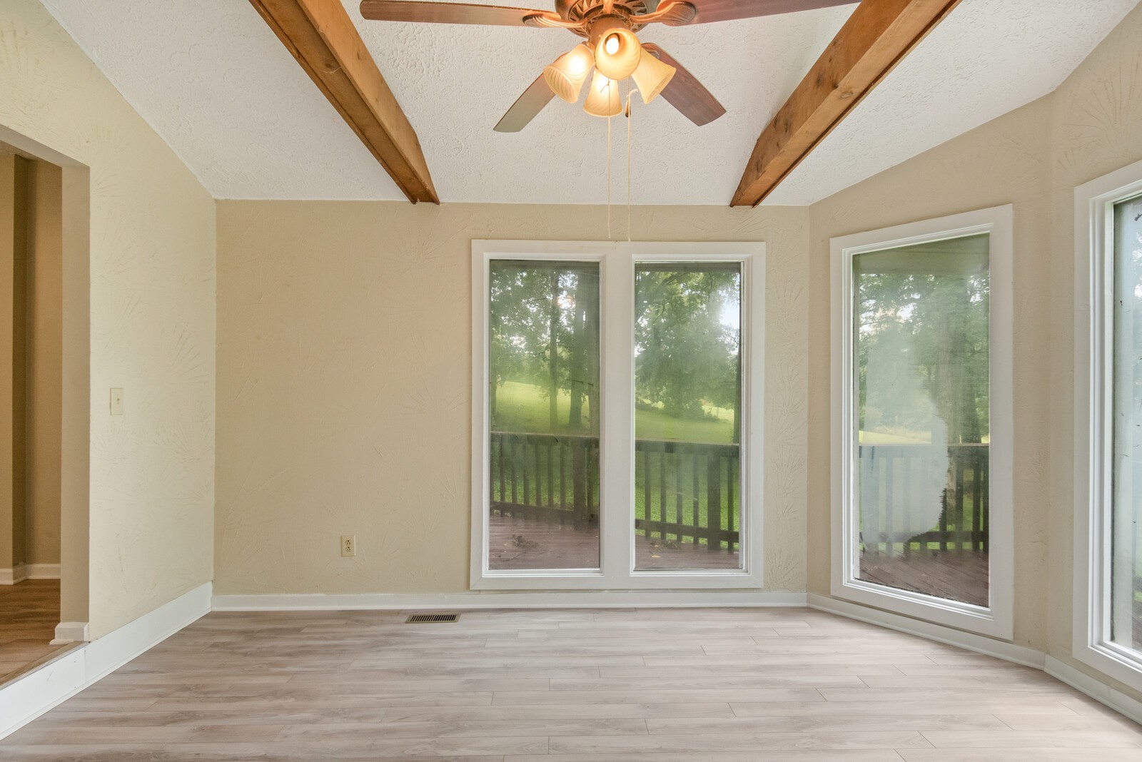 1990 Old Clarksville Pike