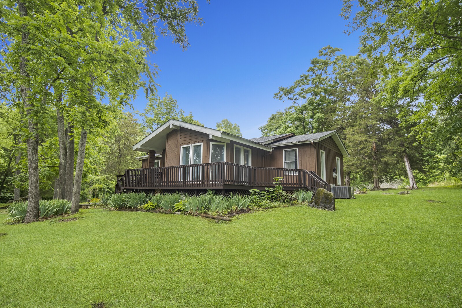 1990 Old Clarksville Pike