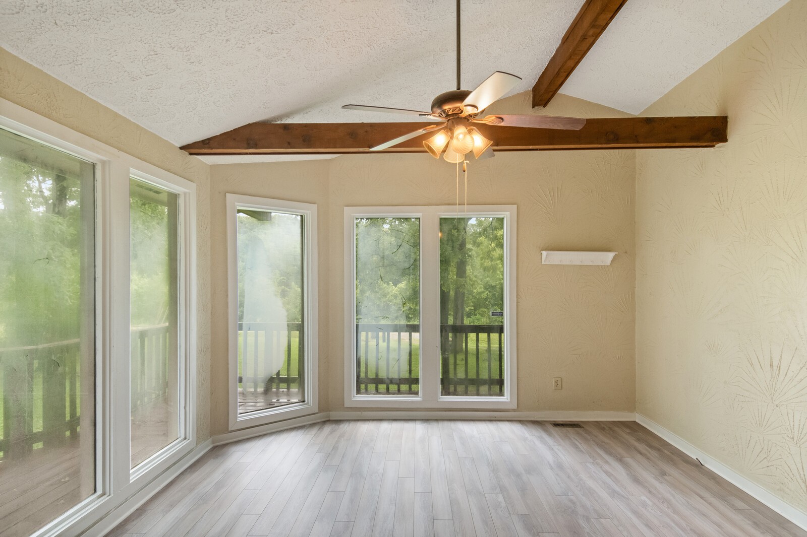 1990 Old Clarksville Pike