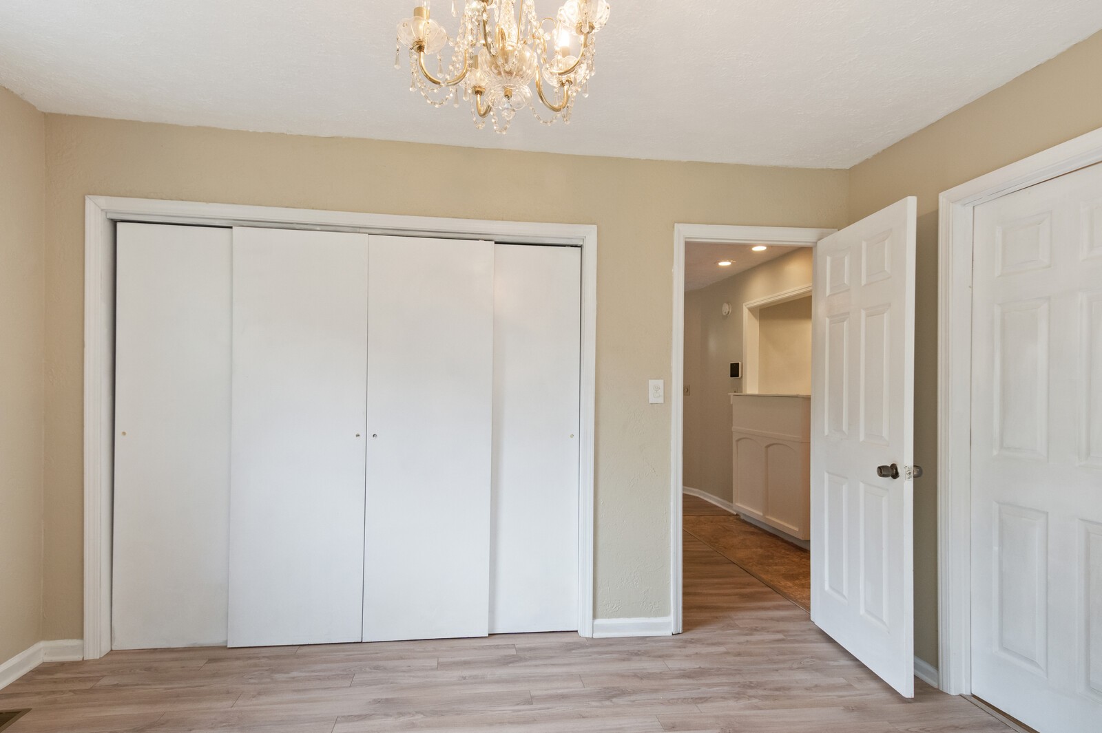 1990 Old Clarksville Pike